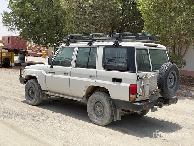 2018 Toyota Land Cruiser 76L 4x4 SUV - SUVSUV: slika 3 2018 Toyota Land Cruiser 76L 4x4 SUV - SUVSUV: slika 3