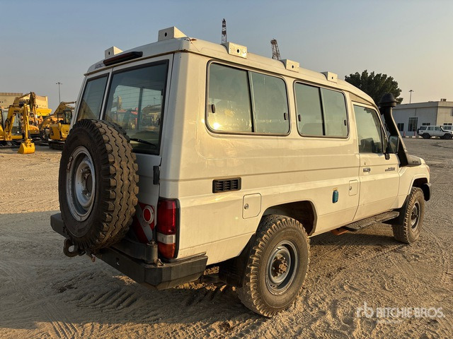 2018 Toyota Land Cruiser 78R 4x4 SUV - SUVSUV: slika 2 2018 Toyota Land Cruiser 78R 4x4 SUV - SUVSUV: slika 2