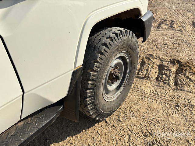 2018 Toyota Land Cruiser 78R 4x4 SUV - SUVSUV: slika 4 2018 Toyota Land Cruiser 78R 4x4 SUV - SUVSUV: slika 4