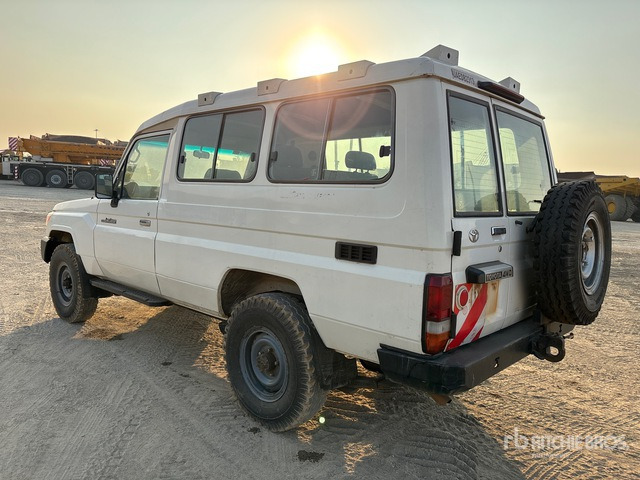 2018 Toyota Land Cruiser 78R 4x4 SUV - SUVSUV: slika 3 2018 Toyota Land Cruiser 78R 4x4 SUV - SUVSUV: slika 3