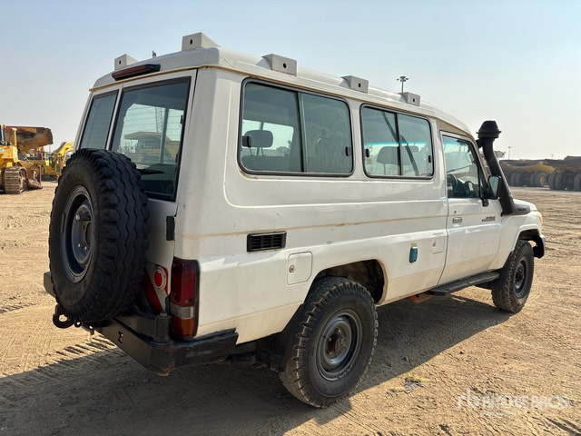 2018 Toyota Land Cruiser 78R 4x4 SUV - SUVSUV: slika 3 2018 Toyota Land Cruiser 78R 4x4 SUV - SUVSUV: slika 3