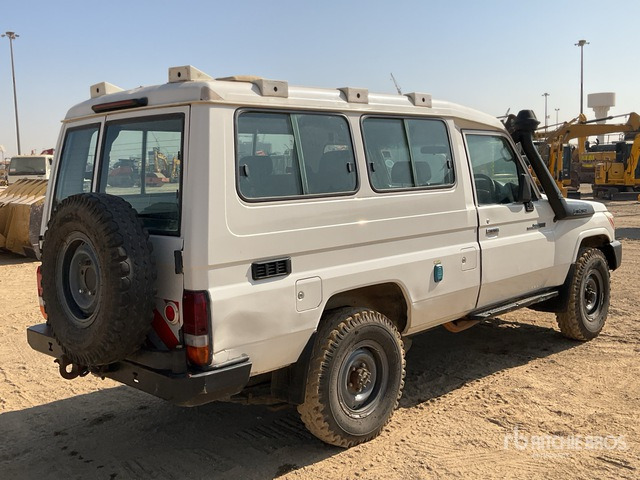 2018 Toyota Land Cruiser 78R 4x4 SUV - SUVSUV: slika 2 2018 Toyota Land Cruiser 78R 4x4 SUV - SUVSUV: slika 2