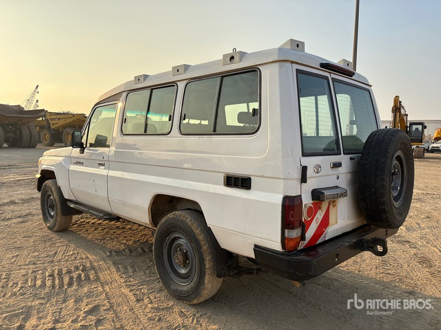 2018 Toyota Land Cruiser 78R 4x4 SUV - SUVSUV: slika 3 2018 Toyota Land Cruiser 78R 4x4 SUV - SUVSUV: slika 3