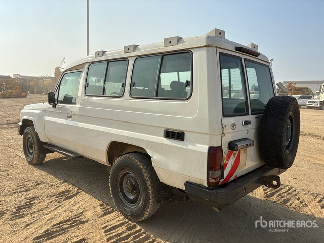 2018 Toyota Land Cruiser 78R 4x4 SUV - SUVSUV: slika 2 2018 Toyota Land Cruiser 78R 4x4 SUV - SUVSUV: slika 2