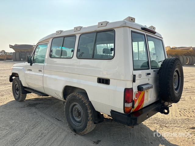 2018 Toyota Land Cruiser 78R 4x4 SUV - SUVSUV: slika 2 2018 Toyota Land Cruiser 78R 4x4 SUV - SUVSUV: slika 2