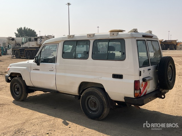 2018 Toyota Land Cruiser 78R 4x4 SUV - SUVSUV: slika 3 2018 Toyota Land Cruiser 78R 4x4 SUV - SUVSUV: slika 3