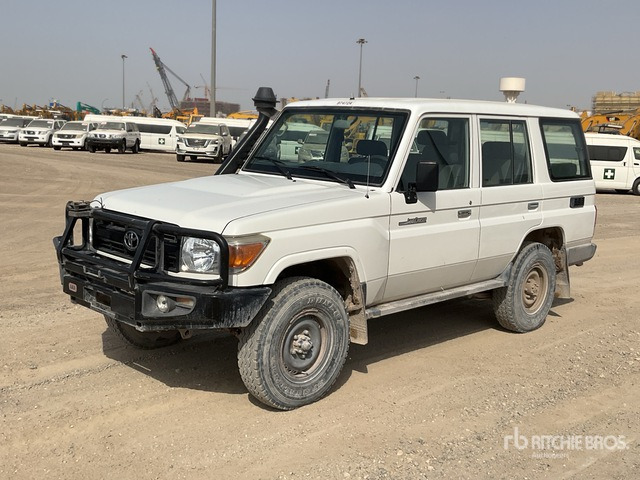 2019 Toyota Land Cruiser 76L 4x4 SUV - SUVSUV: slika 1 2019 Toyota Land Cruiser 76L 4x4 SUV - SUVSUV: slika 1