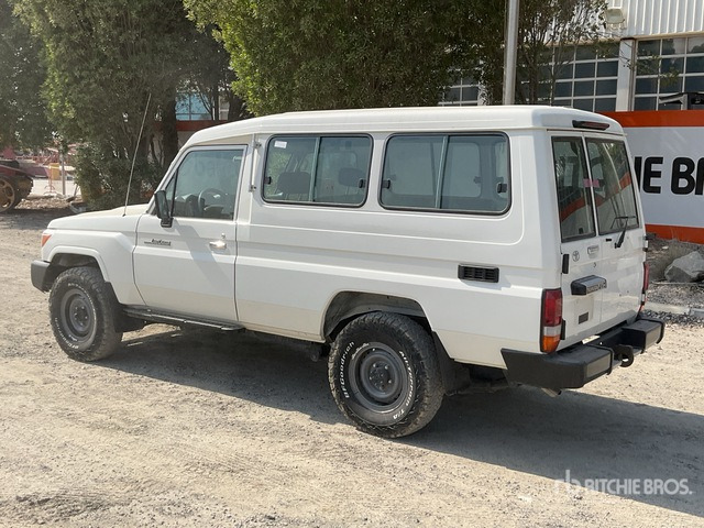 SUVSUV 2019 Toyota Land Cruiser 78L 4x4 SUV: slika 6