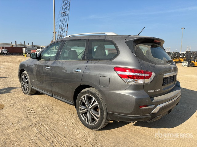 2020 Nissan Pathfinder SV 4WD Hybrid SUV - SUVSUV: slika 2 2020 Nissan Pathfinder SV 4WD Hybrid SUV - SUVSUV: slika 2