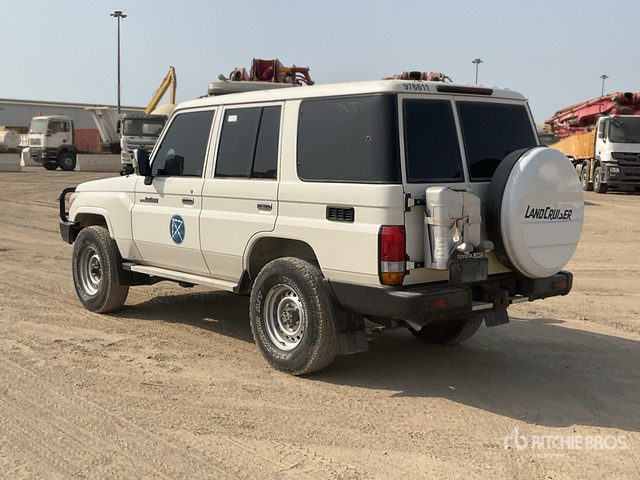 2021 Toyota Land Cruiser 76L 4x4 SUV - SUVSUV: slika 4 2021 Toyota Land Cruiser 76L 4x4 SUV - SUVSUV: slika 4