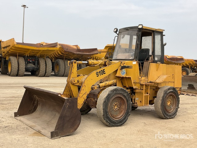 Cat 910E - Utovarivač točkaš: slika 2 Cat 910E - Utovarivač točkaš: slika 2