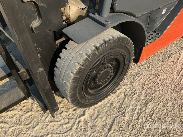 Toyota 8FD40N Forklift - Viljuškar: slika 4 Toyota 8FD40N Forklift - Viljuškar: slika 4