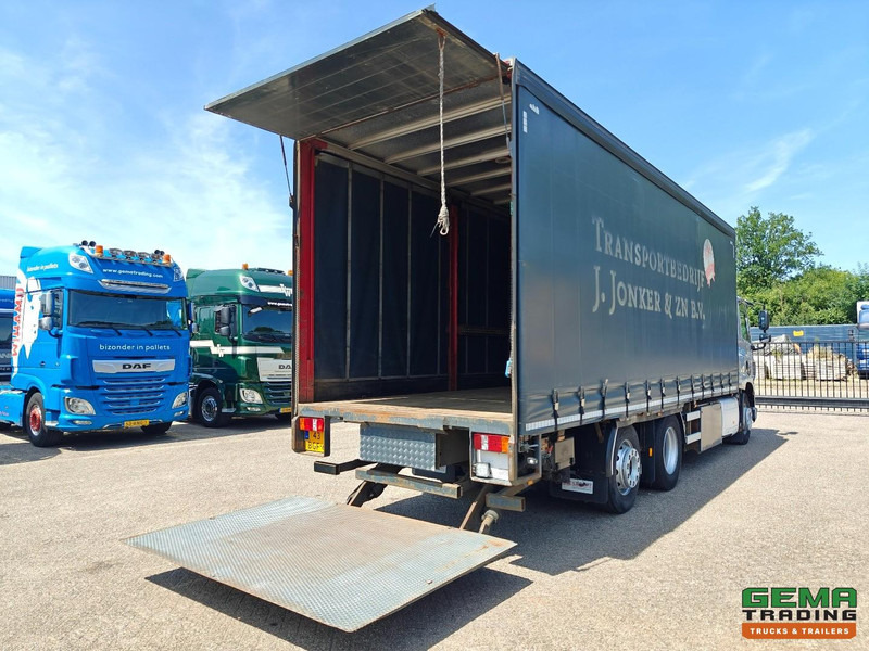 DAF CF 400 FAN 6x2/4 SpaceCab Euro6A - Schuifzeilenbak 7.7m + Laadklep 2000kg - HH Vloer - AanhangerKoppeling - Kamion sa ceradom: slika 2 DAF CF 400 FAN 6x2/4 SpaceCab Euro6A - Schuifzeilenbak 7.7m + Laadklep 2000kg - HH Vloer - AanhangerKoppeling - Kamion sa ceradom: slika 2