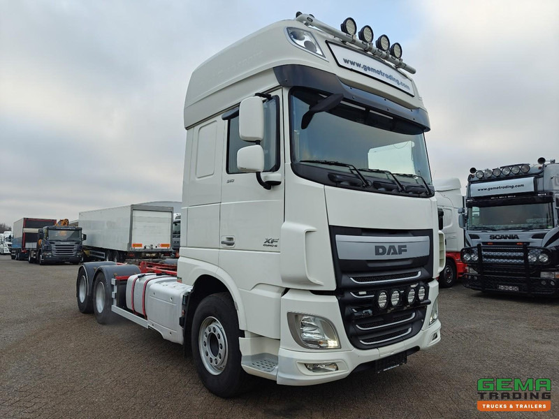 DAF XF 510 FAS 6x2 Superspacecab Euro6 - Retarder - Vollucht - 10Tires - ChassisCabine - LiftAs - VBG Vangmuilkoppeling - Navi - Kamion sa golom šasijom i zatvorenom kabinom: slika 2 DAF XF 510 FAS 6x2 Superspacecab Euro6 - Retarder - Vollucht - 10Tires - ChassisCabine - LiftAs - VBG Vangmuilkoppeling - Navi - Kamion sa golom šasijom i zatvorenom kabinom: slika 2