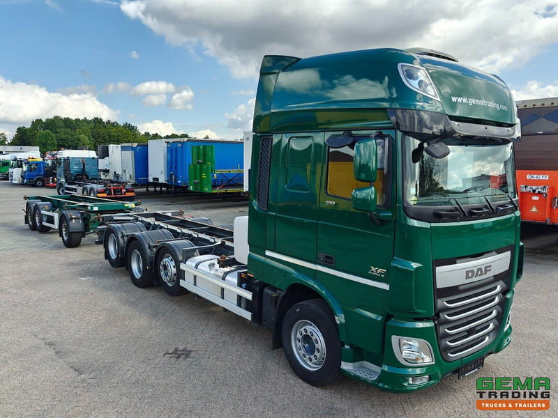 DAF XF510 8x2/4 SuperSpaceCab Euro5 - Retarder - StandAirco - 20FT ContainerCombi + 3 Assige Renders aanhanger - - Kamion za prevoz kontejnera/ Kamion sa promenjivim sandukom: slika 4 DAF XF510 8x2/4 SuperSpaceCab Euro5 - Retarder - StandAirco - 20FT ContainerCombi + 3 Assige Renders aanhanger - - Kamion za prevoz kontejnera/ Kamion sa promenjivim sandukom: slika 4