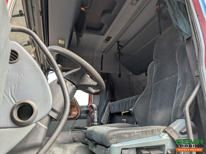 DAF XF95.430 4x2 Spacecab Euro2 - Retarder - Geslotenbak 7.7m - Handgeschakeld - Vangmuil - Kamion sa zatvorenim sandukom: slika 5 DAF XF95.430 4x2 Spacecab Euro2 - Retarder - Geslotenbak 7.7m - Handgeschakeld - Vangmuil - Kamion sa zatvorenim sandukom: slika 5