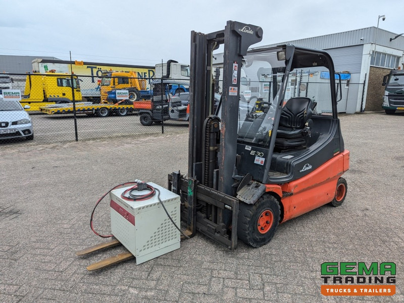 Linde E30 02 - 4058 uur - Duplex Mast - Volrubber Banden - Eurotron 80V-80A Oplader (M34) - Električni viljuškar: slika 1 Linde E30 02 - 4058 uur - Duplex Mast - Volrubber Banden - Eurotron 80V-80A Oplader (M34) - Električni viljuškar: slika 1