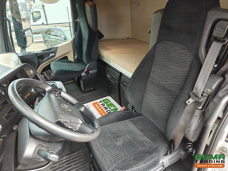 Mercedes-Benz Actros 2645 6x2 Gigaspace Euro6 + 3Axle Trailer - 115m³ VolumeCombi - Dubbele Tanks - Moffet Aansluiting - HH Vloer - SMARTTacho V2 - Kamion sa zatvorenim sandukom: slika 5 Mercedes-Benz Actros 2645 6x2 Gigaspace Euro6 + 3Axle Trailer - 115m³ VolumeCombi - Dubbele Tanks - Moffet Aansluiting - HH Vloer - SMARTTacho V2 - Kamion sa zatvorenim sandukom: slika 5