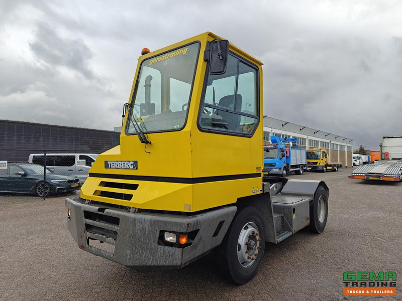 Terberg YT180 Schotel 25T - Naafreductie - Cummins - Landbouw Kenteken 40km/h - Terminalni traktor: slika 1 Terberg YT180 Schotel 25T - Naafreductie - Cummins - Landbouw Kenteken 40km/h - Terminalni traktor: slika 1