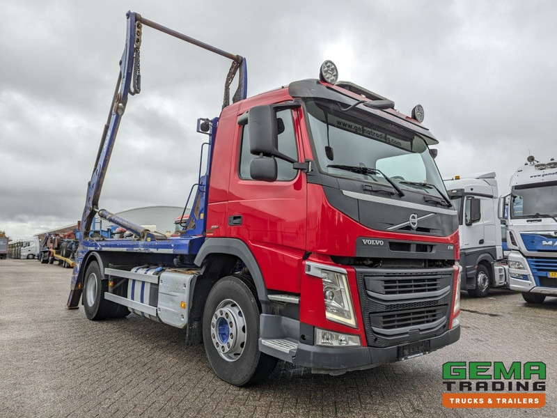 Volvo FM330 4x2 Daycab Euro6 JOAB PortaalSysteem 14T - Extendable - 251.000km - Kamion za utovaranje kontejnera: slika 2 Volvo FM330 4x2 Daycab Euro6 JOAB PortaalSysteem 14T - Extendable - 251.000km - Kamion za utovaranje kontejnera: slika 2