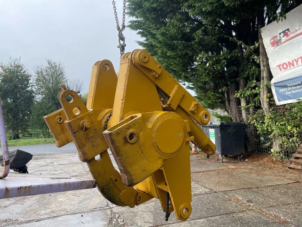 CAT Caterpillar Ripper compatible with D7R and D7H R CAT Ripper compatible with D7R and D7H Ripper compat - Zabijač za Građevinska mašina: slika 3 CAT Caterpillar Ripper compatible with D7R and D7H R CAT Ripper compatible with D7R and D7H Ripper compat - Zabijač za Građevinska mašina: slika 3