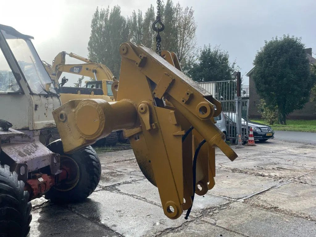 CAT Caterpillar Ripper compatible with D7R and D7H R CAT Ripper compatible with D7R and D7H Ripper compat - Zabijač za Građevinska mašina: slika 5 CAT Caterpillar Ripper compatible with D7R and D7H R CAT Ripper compatible with D7R and D7H Ripper compat - Zabijač za Građevinska mašina: slika 5