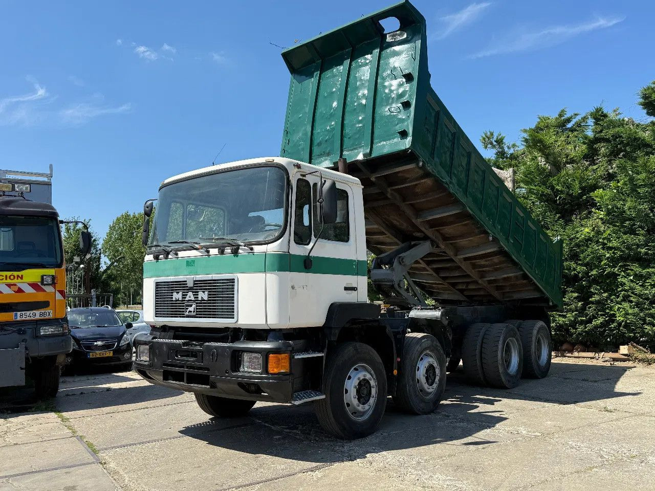 MAN 35.372 8X4 Tipper Spring/Spring ZF Manual Gear E - Istovarivač: slika 2 MAN 35.372 8X4 Tipper Spring/Spring ZF Manual Gear E - Istovarivač: slika 2