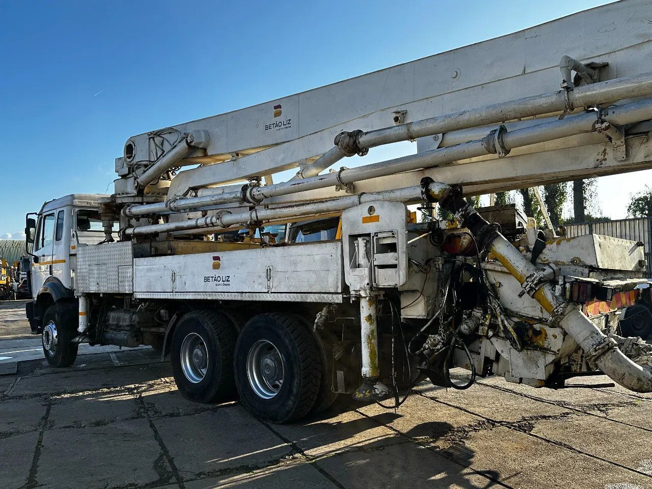 Mercedes-Benz SK 2631 6X4 LSB 36M BETONPOMP 370 BAR Mercedes-Benz SK 2631 6X4 LSB 36M BETONPOMP 370 BAR - Mikser pumpa: slika 3 Mercedes-Benz SK 2631 6X4 LSB 36M BETONPOMP 370 BAR Mercedes-Benz SK 2631 6X4 LSB 36M BETONPOMP 370 BAR - Mikser pumpa: slika 3