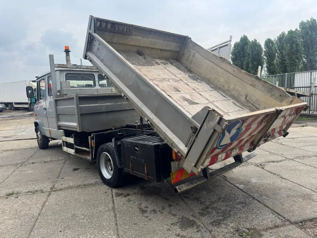 Mercedes-Benz VARIO 815 4X2 Dubbel cabine Tipper Spring/Spring - Istovarivač: slika 3 Mercedes-Benz VARIO 815 4X2 Dubbel cabine Tipper Spring/Spring - Istovarivač: slika 3