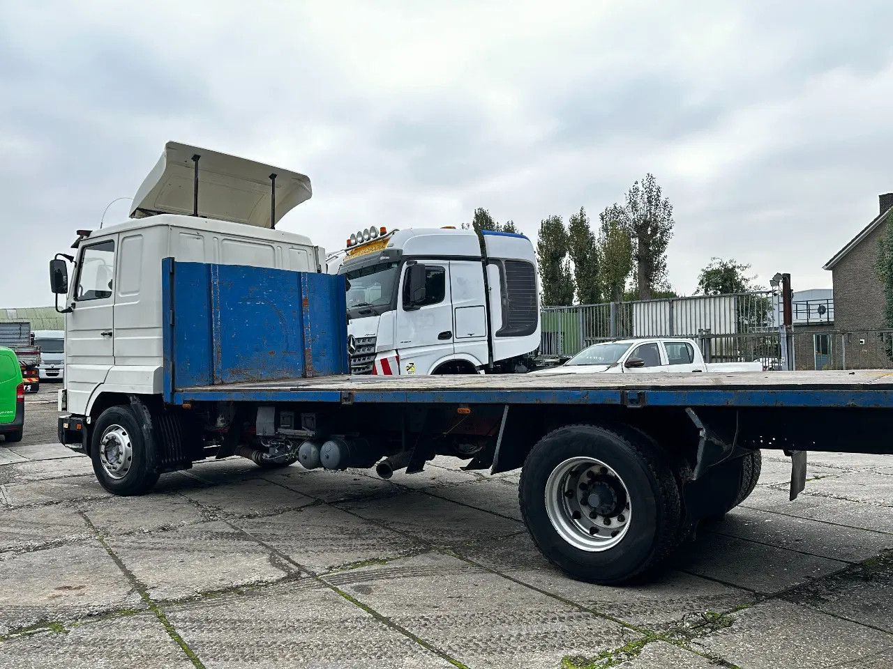 Scania P113-360 4X2 Platform Manual Gear Retarder Scania P113-360 4X2 Platform Manual Gear Retarder - Kamion sa tovarnim sandukom: slika 3 Scania P113-360 4X2 Platform Manual Gear Retarder Scania P113-360 4X2 Platform Manual Gear Retarder - Kamion sa tovarnim sandukom: slika 3