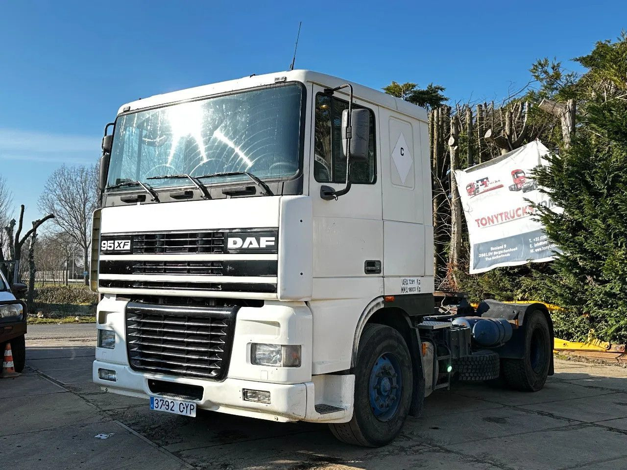 DAF XF 95.380 4X2 Tractor-unit Spring/Air ZF Manual DAF XF 95.380 4X2 Tractor-unit Spring/Air ZF Manual - Tegljač: slika 2 DAF XF 95.380 4X2 Tractor-unit Spring/Air ZF Manual DAF XF 95.380 4X2 Tractor-unit Spring/Air ZF Manual - Tegljač: slika 2
