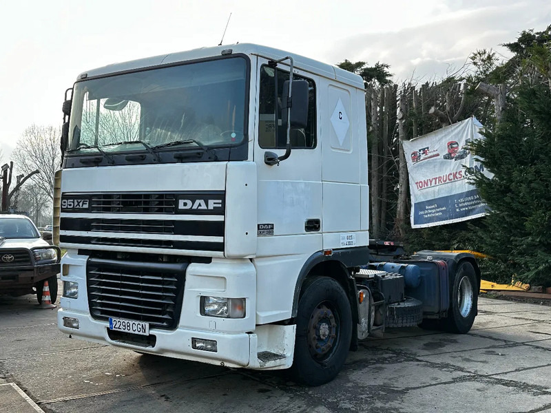 DAF XF 95.380 4X2 Tractor-unit Spring/Air ZF Manual Euro2 PTO - Tegljač: slika 2 DAF XF 95.380 4X2 Tractor-unit Spring/Air ZF Manual Euro2 PTO - Tegljač: slika 2