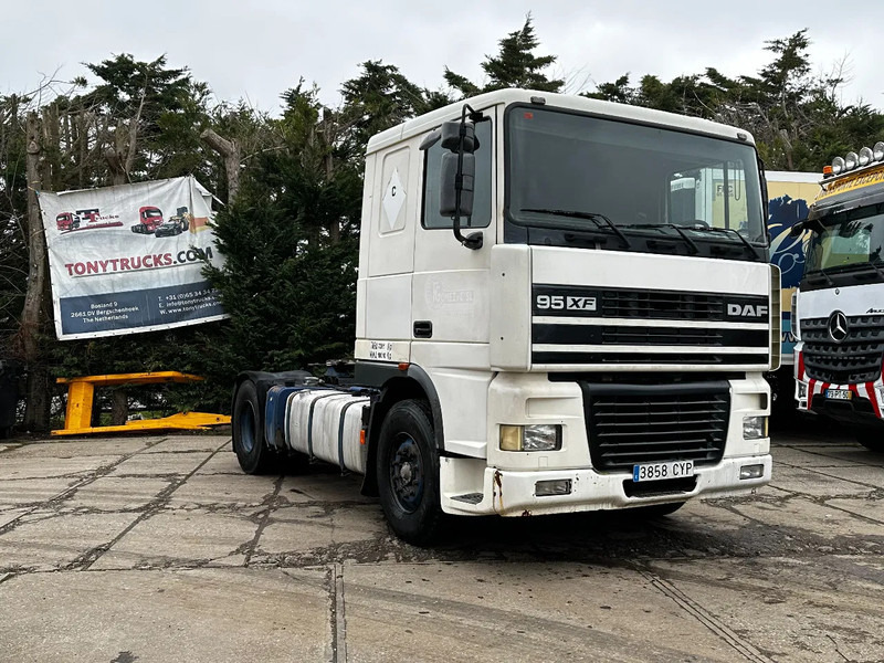 DAF XF 95.380 4X2 Tractor-unit Spring/Air ZF Manual Euro2 PTO - Tegljač: slika 1 DAF XF 95.380 4X2 Tractor-unit Spring/Air ZF Manual Euro2 PTO - Tegljač: slika 1
