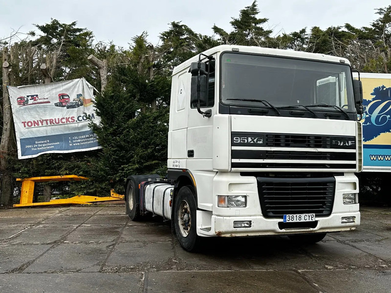 DAF XF 95.380 4X2 Tractor-unit Spring/Air ZF Manual Euro2 PTO - Tegljač: slika 1 DAF XF 95.380 4X2 Tractor-unit Spring/Air ZF Manual Euro2 PTO - Tegljač: slika 1
