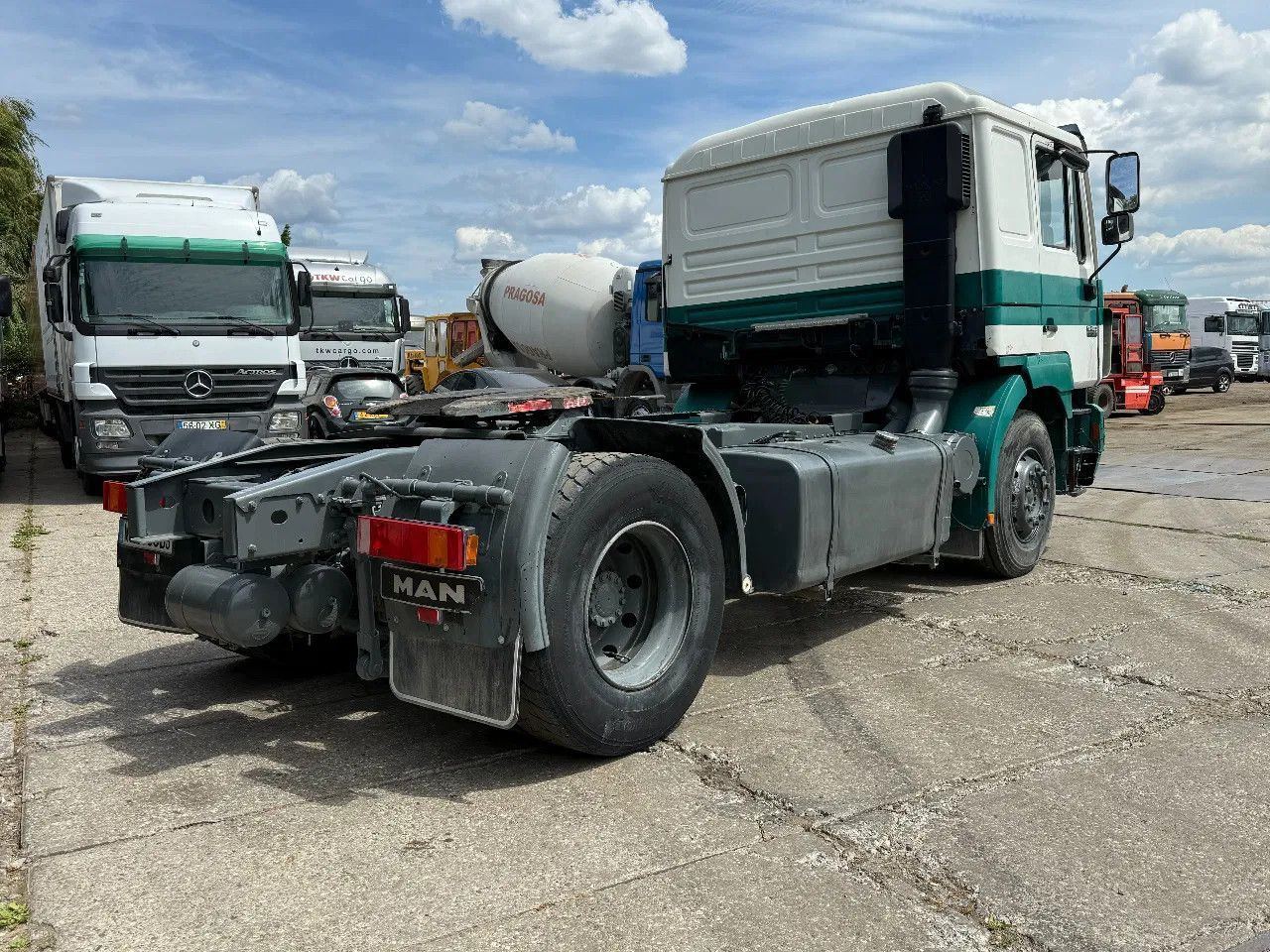 MAN 19.403 4X2 Tractor-unit Spring/Air ZF Manual Gea - Tegljač: slika 4 MAN 19.403 4X2 Tractor-unit Spring/Air ZF Manual Gea - Tegljač: slika 4