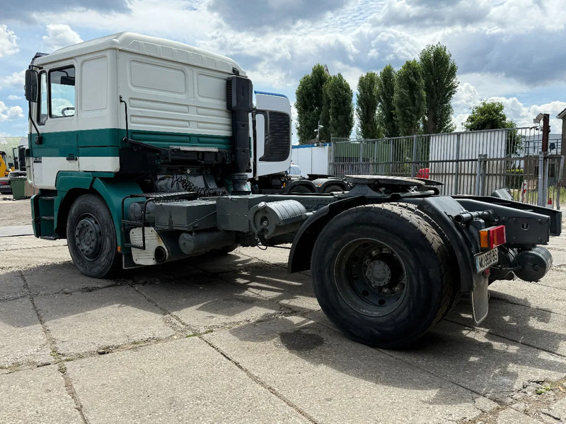 MAN 19.403 4X2 Tractor-unit Spring/Air ZF Manual Gear Low cabine - Tegljač: slika 3 MAN 19.403 4X2 Tractor-unit Spring/Air ZF Manual Gear Low cabine - Tegljač: slika 3