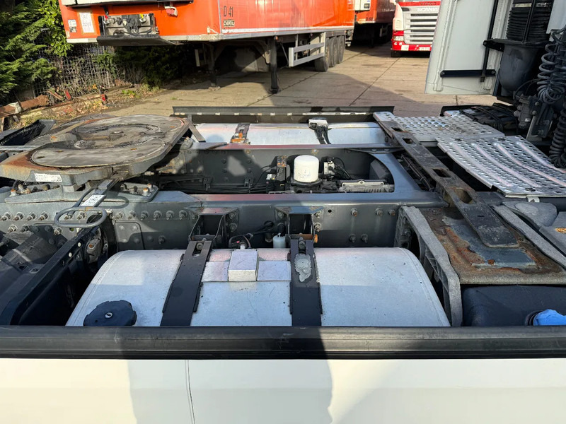 Volvo FH 13.460 4X2 Tractor-unit Spring/Air Retarder PROD2017 HB - Tegljač: slika 5 Volvo FH 13.460 4X2 Tractor-unit Spring/Air Retarder PROD2017 HB - Tegljač: slika 5