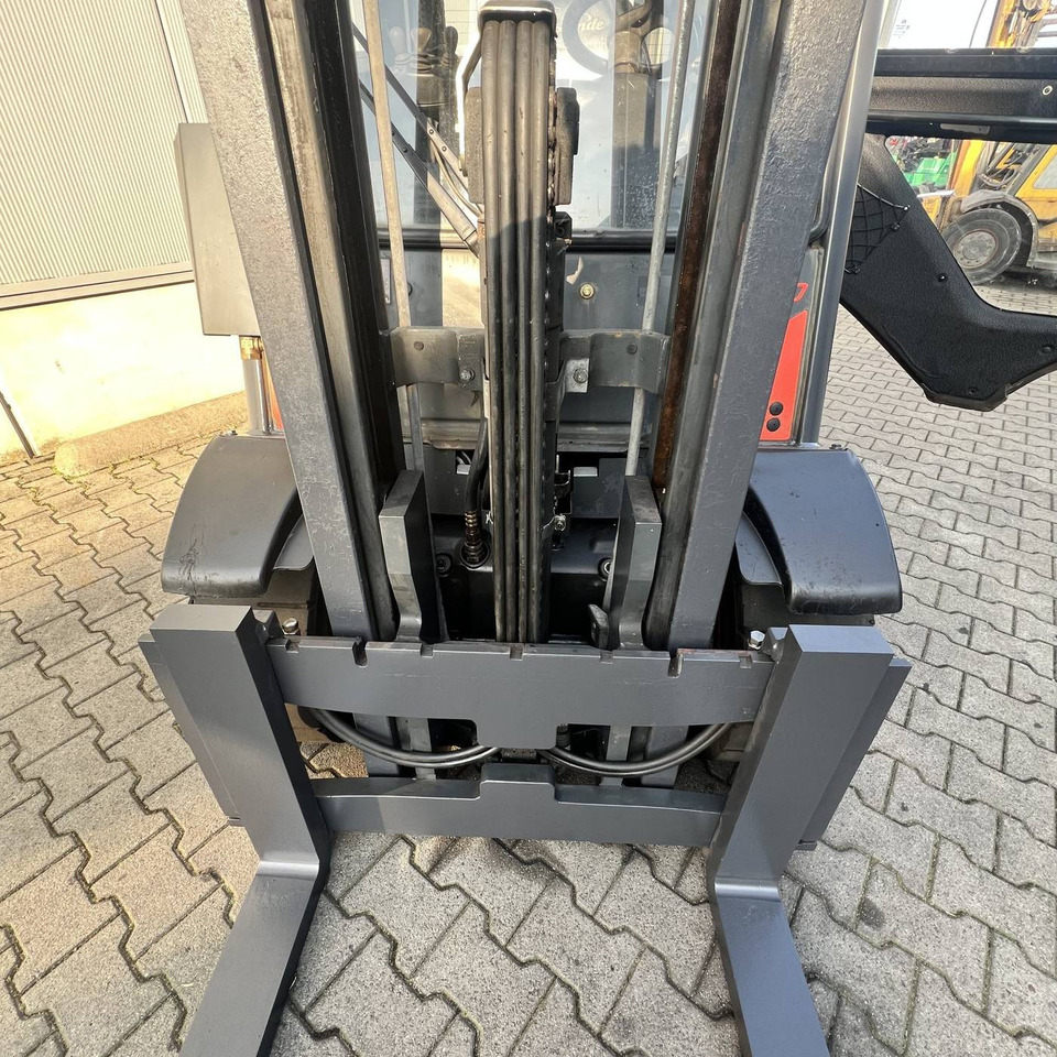 Linde H30D (393-02) EVO - Dizel viljuškar: slika 2 Linde H30D (393-02) EVO - Dizel viljuškar: slika 2
