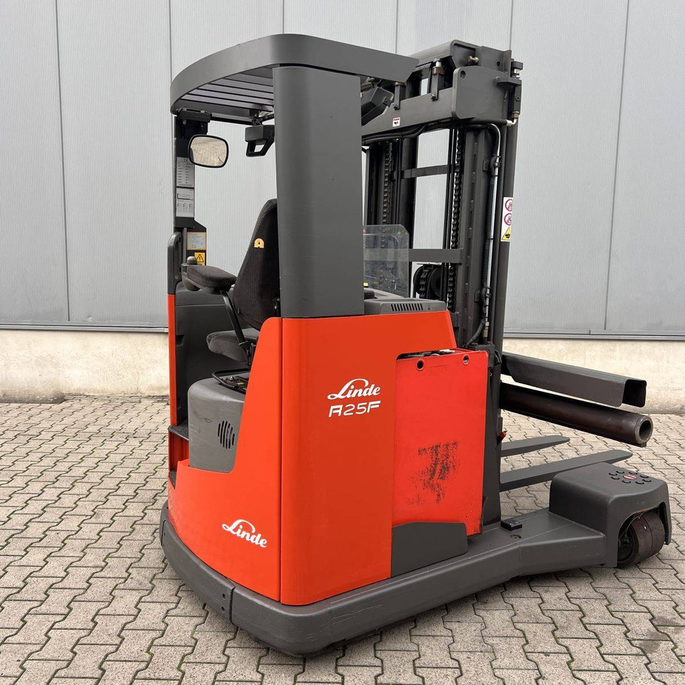 Linde R25F - Viljuškar sa 4 strane: slika 2 Linde R25F - Viljuškar sa 4 strane: slika 2