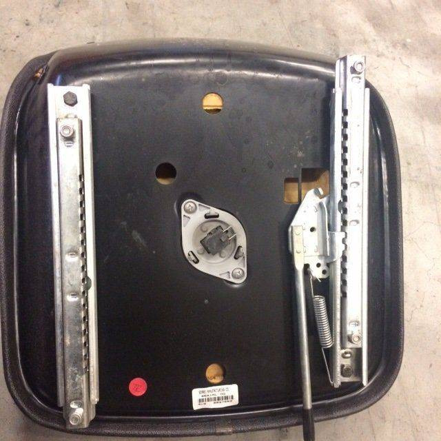 Seat for Scrubber vacuum cleaner Nilfisk BR 850 - Sedište za Mašina za pranje podova: slika 3 Seat for Scrubber vacuum cleaner Nilfisk BR 850 - Sedište za Mašina za pranje podova: slika 3