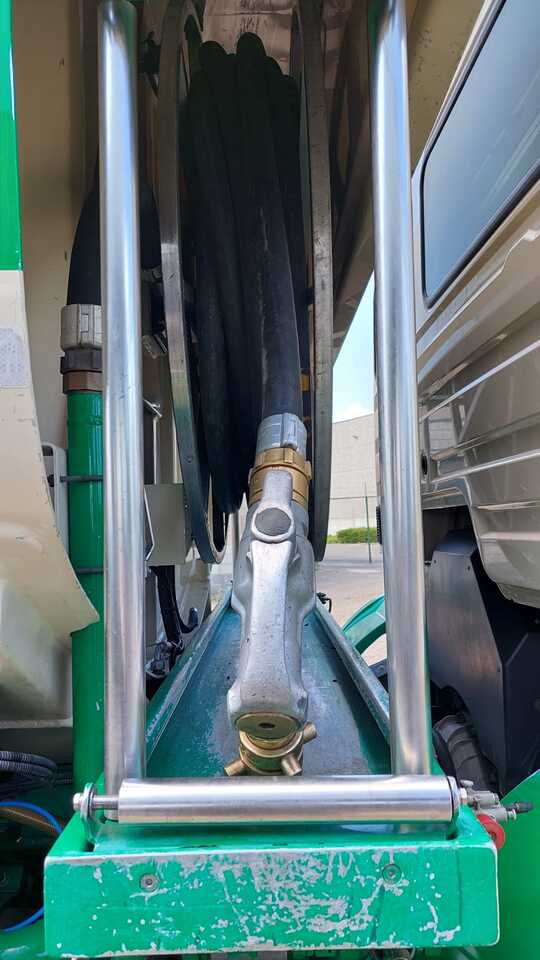 MERCEDES AXOR - Kamion cisterna: slika 5 MERCEDES AXOR - Kamion cisterna: slika 5