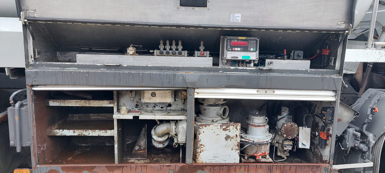 Kamion cisterna MERCEDES: slika 12