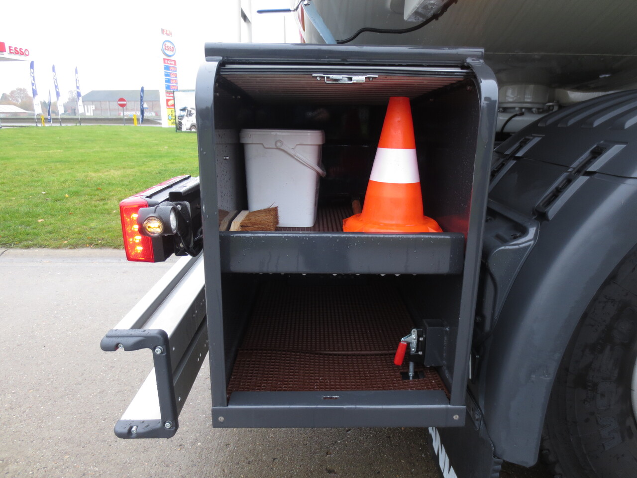 SCANIA G370 - Kamion cisterna: slika 5 SCANIA G370 - Kamion cisterna: slika 5