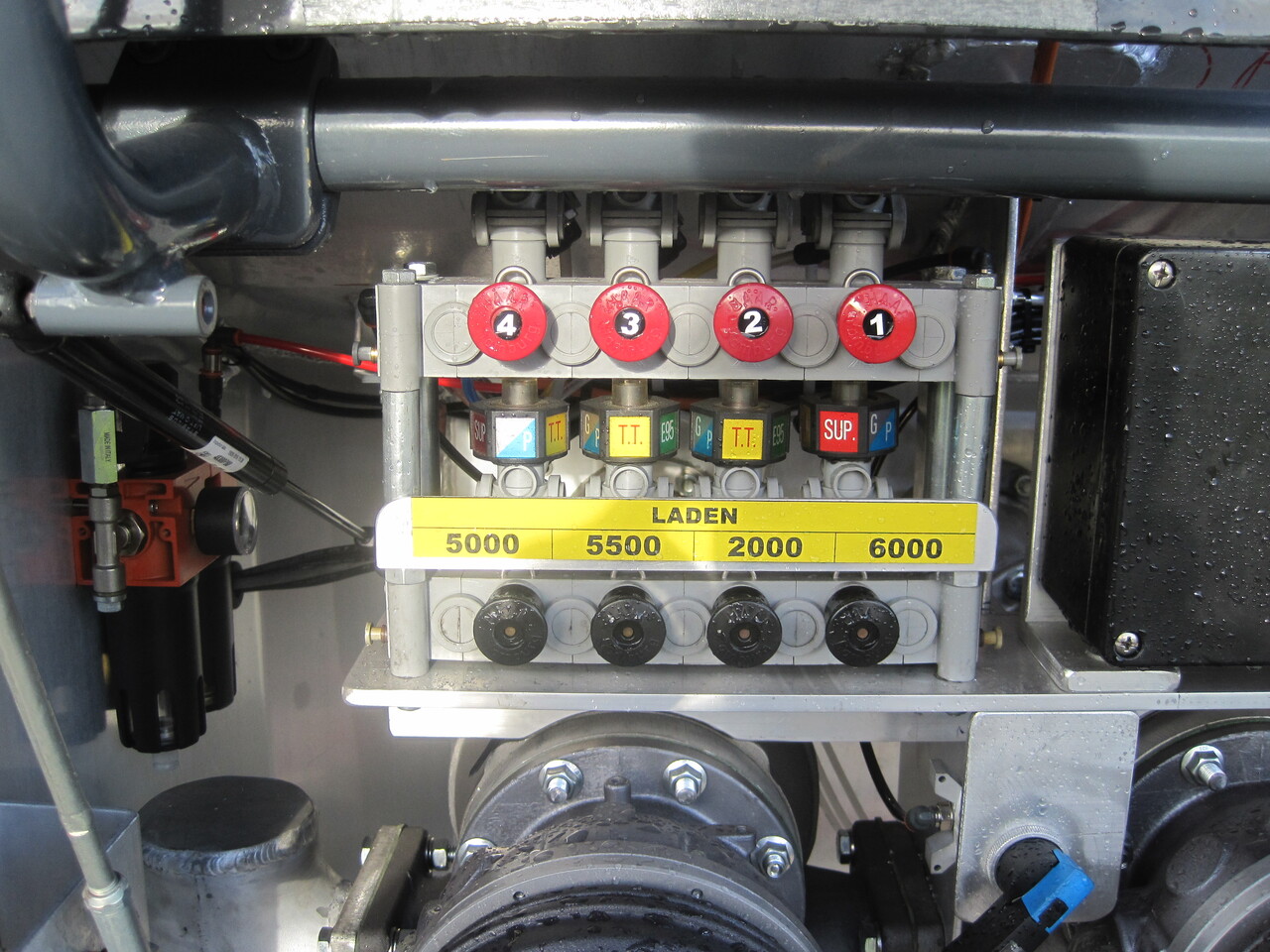 SCANIA G370 - Kamion cisterna: slika 4 SCANIA G370 - Kamion cisterna: slika 4