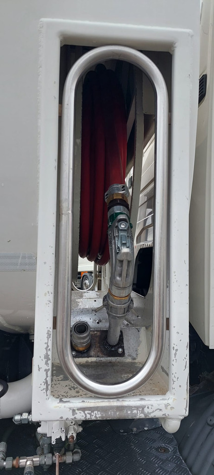 SCANIA G380 - Kamion cisterna: slika 2 SCANIA G380 - Kamion cisterna: slika 2