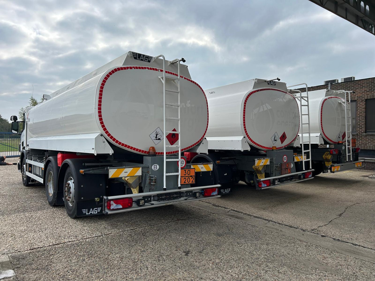 SCANIA P320/P360 (lot of 3) - Kamion cisterna: slika 4 SCANIA P320/P360 (lot of 3) - Kamion cisterna: slika 4
