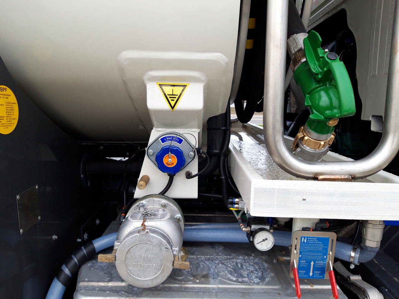 Kamion cisterna VOLVO FM: slika 6
