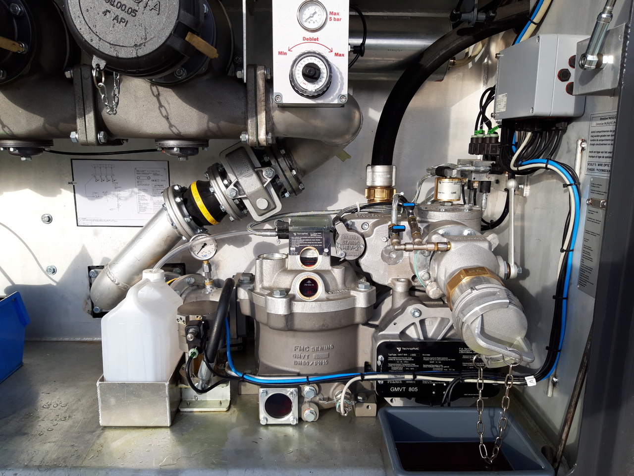 Kamion cisterna VOLVO FM: slika 7