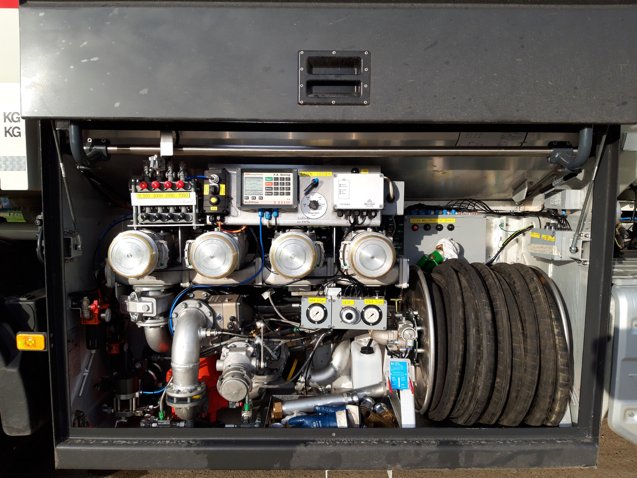 Kamion cisterna VOLVO FM: slika 12