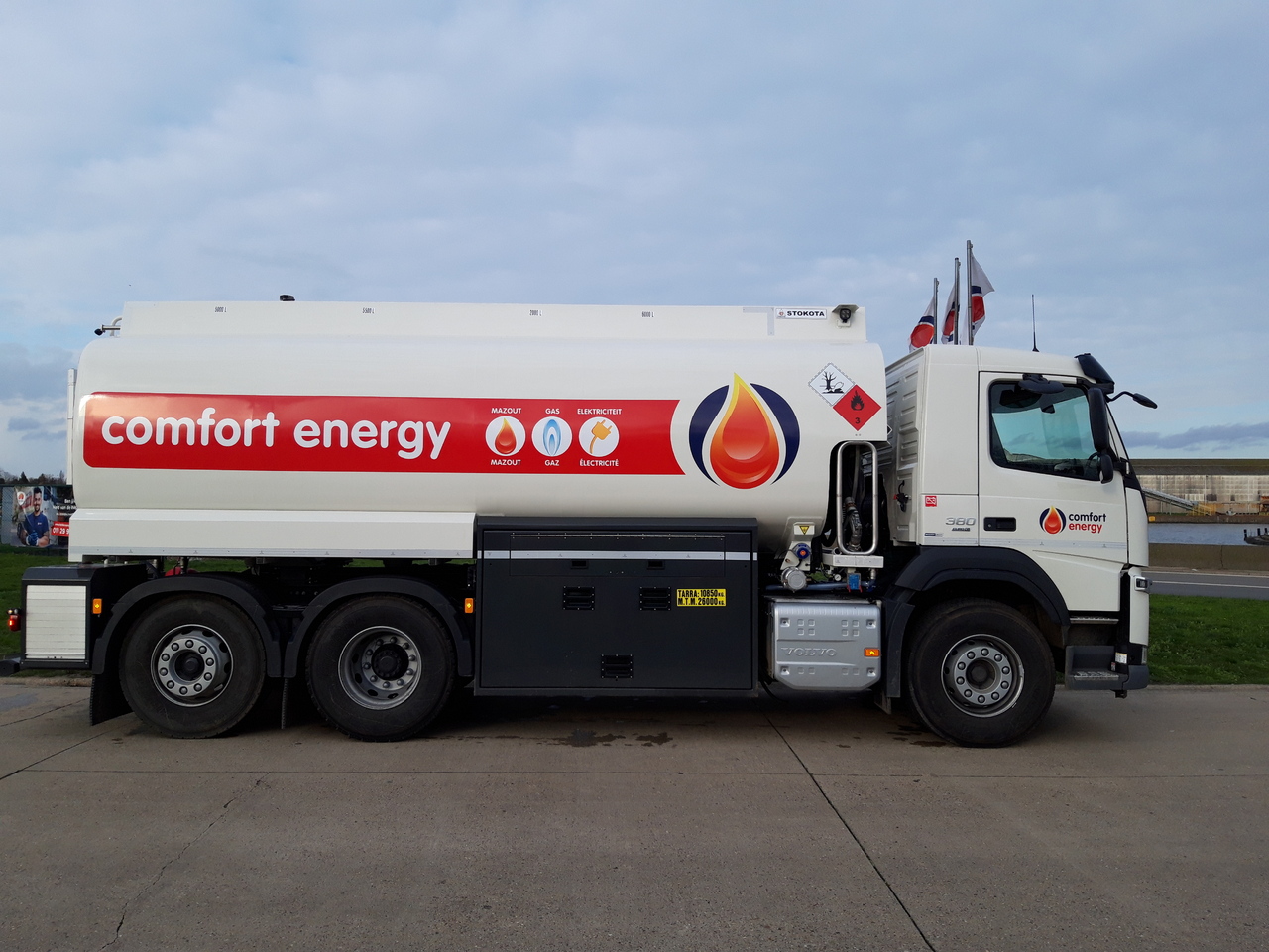 Kamion cisterna VOLVO FM: slika 15